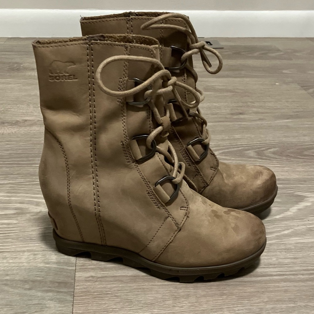 BNWT Sorel “Joan of Arctic” wedge booties.